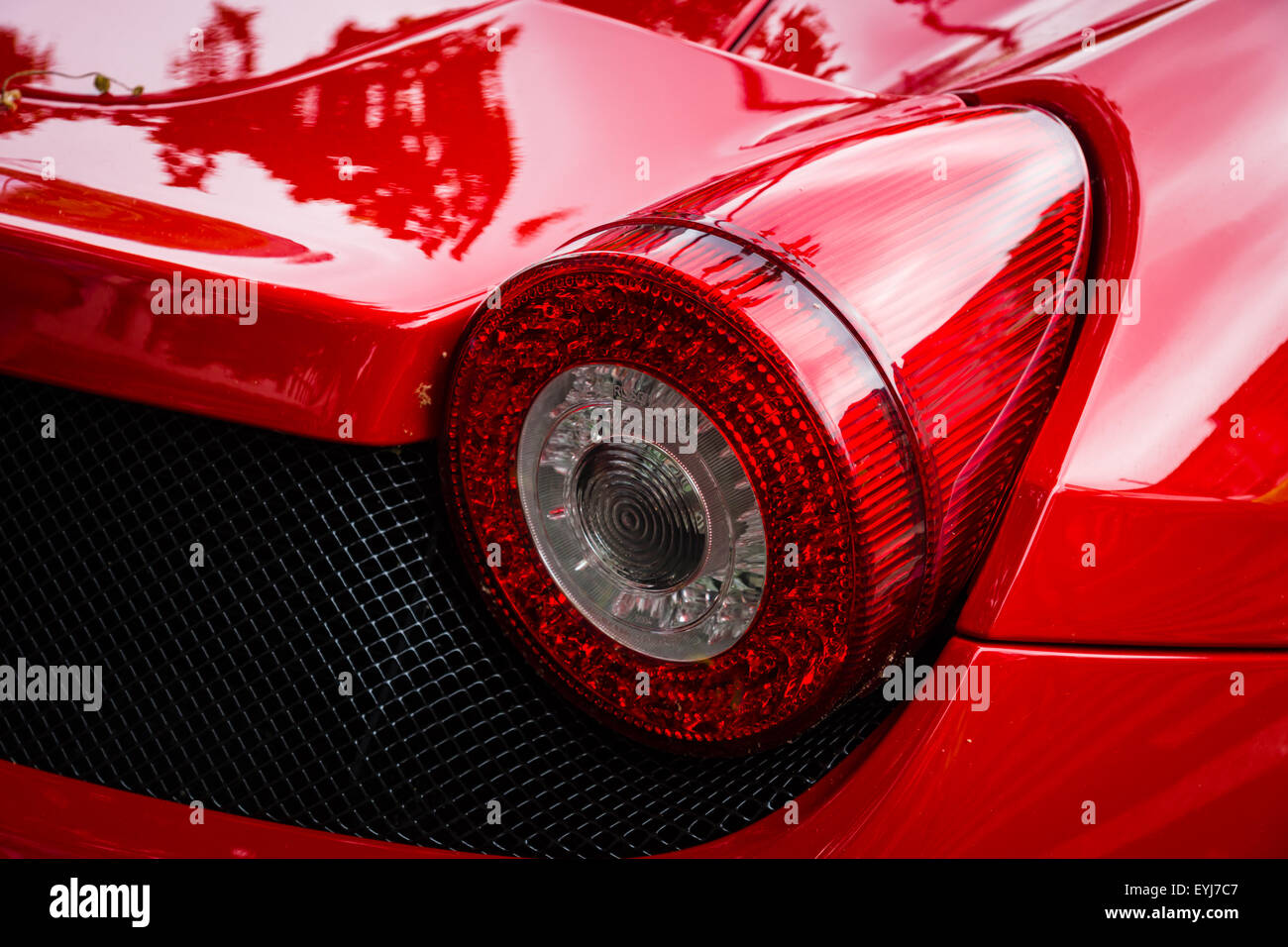 BERLIN - 14. Juni 2015: Ampel von einem Sportwagen Ferrari 458 Spider (seit 2011). Die Classic Days am Kurfürstendamm. Stockfoto