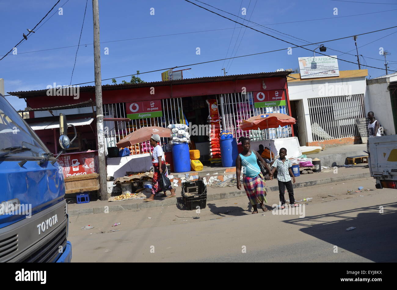 Am Straßenrand Szenen aus dem Leben von Inhambane, Maputo, Mozabique, Dez 2015 Stockfoto