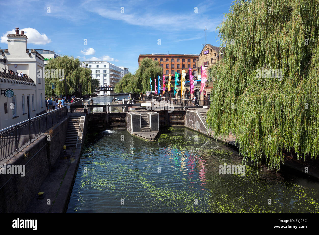 Die Regents Canal bei Camden Lock, London, England, UK Stockfoto