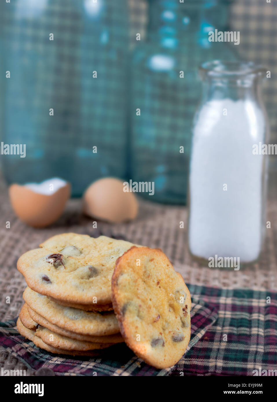 Chocolate Chip Cookies und Milch Stockfoto