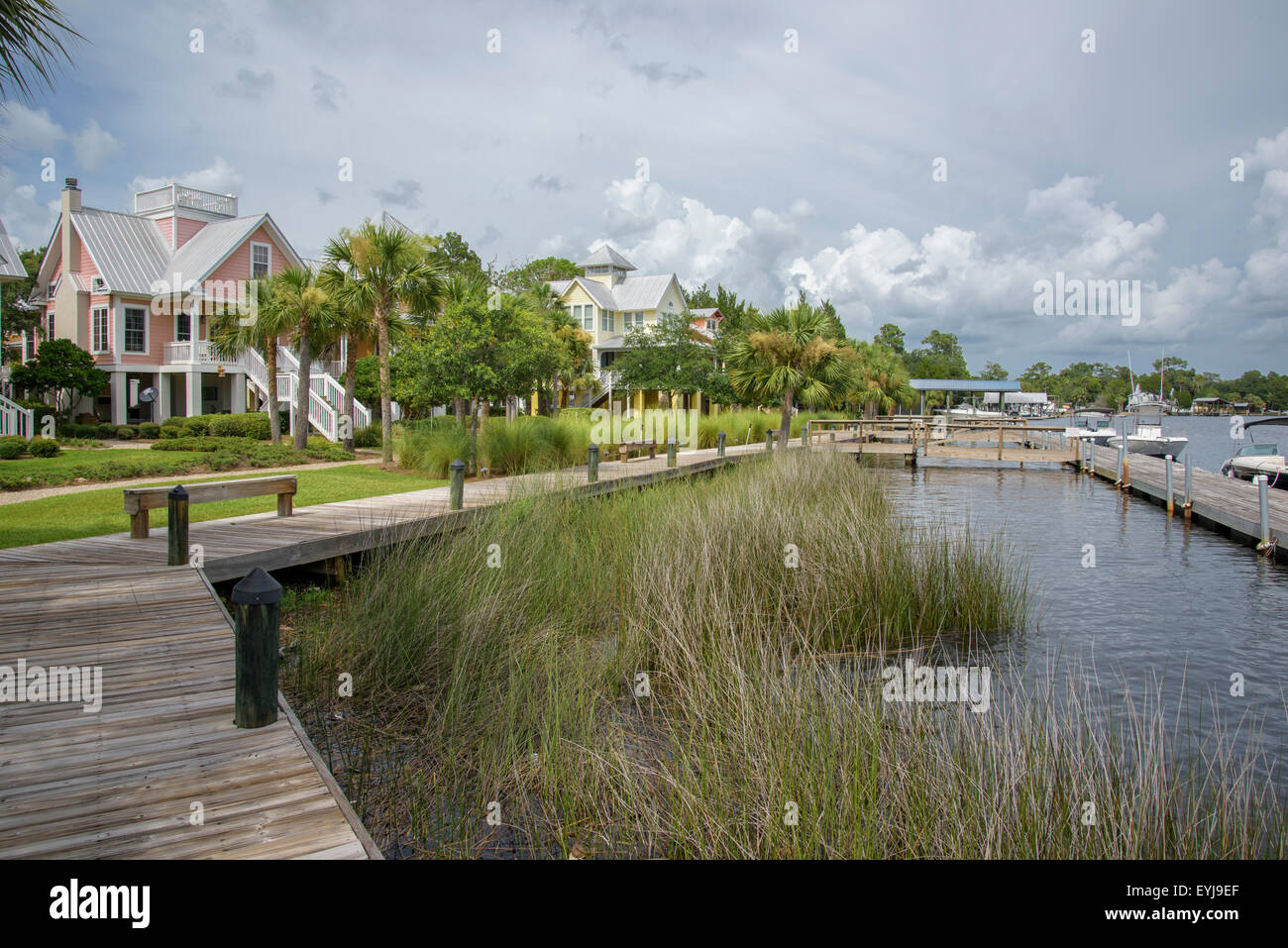 Hafen am Fluss bei Steinhatchee, FL Stockfoto