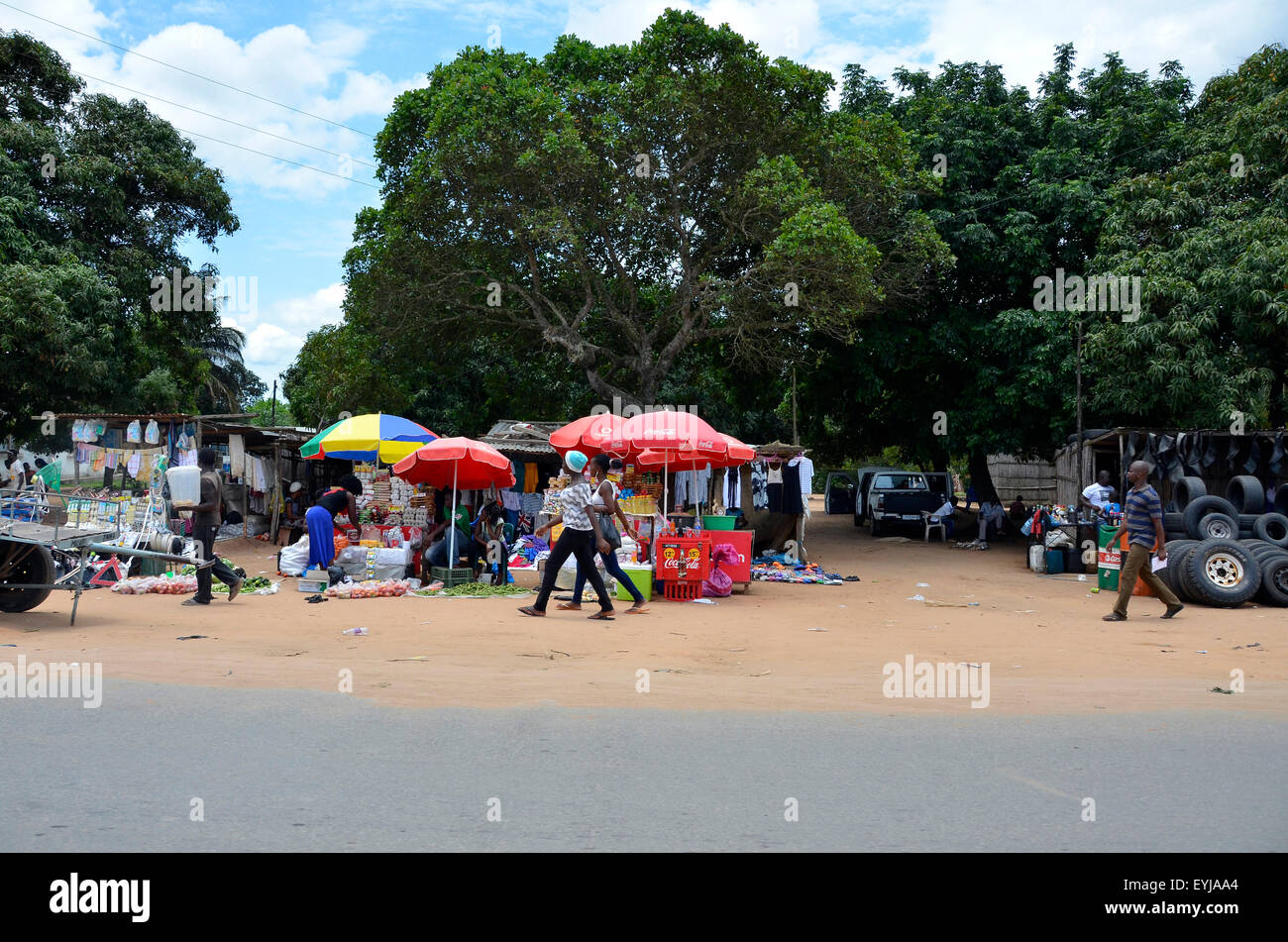 Am Straßenrand Szenen aus dem Leben von Inhambane, Maputo, Mosambik, Dezember 2015 Stockfoto