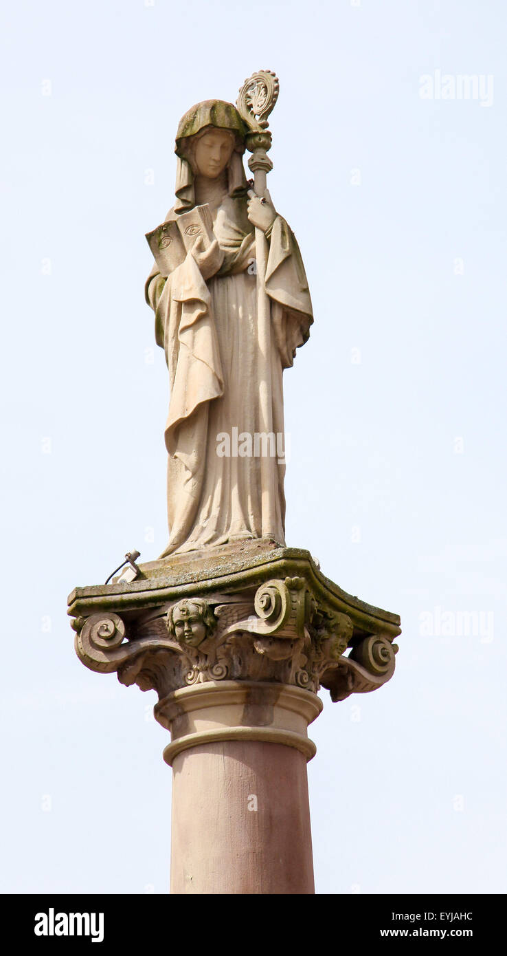 Statue von Saint Odile in Obernai, Bas-Rhin, Elsass, Frankreich Stockfoto