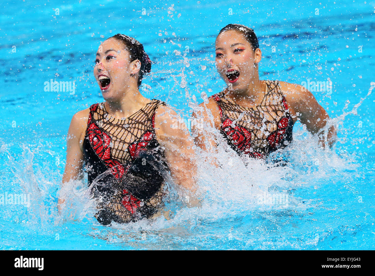 Kazan, Russland. 30. Juli 2015. Yukiko Inui & Risako Mitsui (JPN) synchronisierte Schwimmen: 16. FINA Weltmeisterschaft Kazan 2015 Duette kostenlose Routine Finale in Kasan Arena in Kazan, Russland. Bildnachweis: Yohei Osada/AFLO SPORT/Alamy Live-Nachrichten Stockfoto