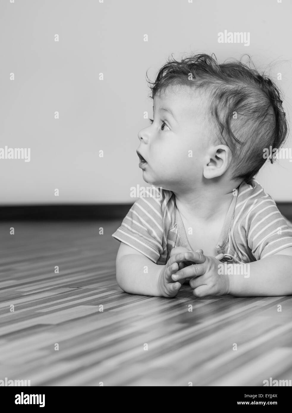 Porträt eines 7 Monate alten Baby jungen zu Hause. Stockfoto