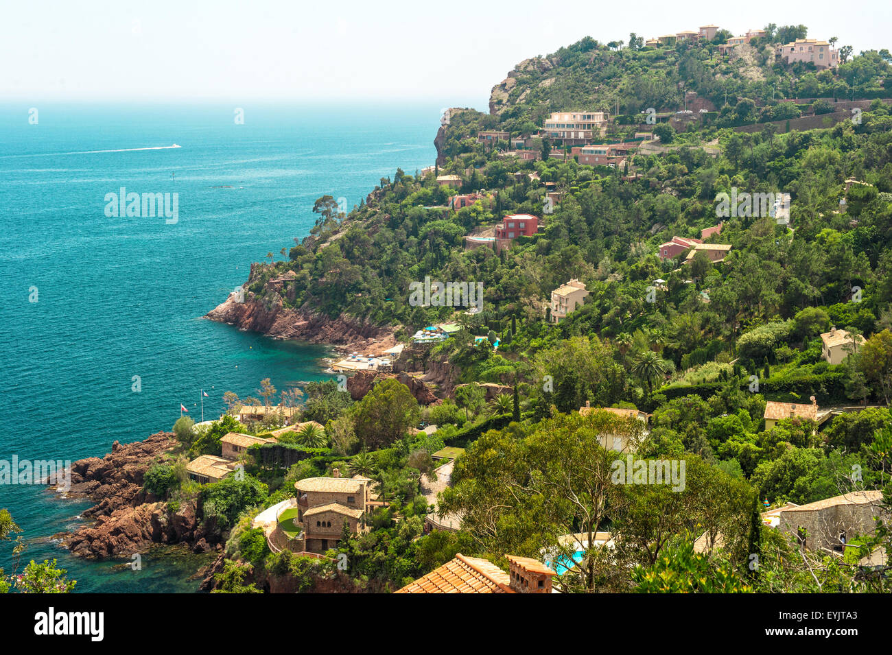 Wunderschöne mediterrane Landschaft, Blick auf Dorf und Küste, Côte d ' Azur, Frankreich, in der Nähe von Nizza und Monaco Stockfoto
