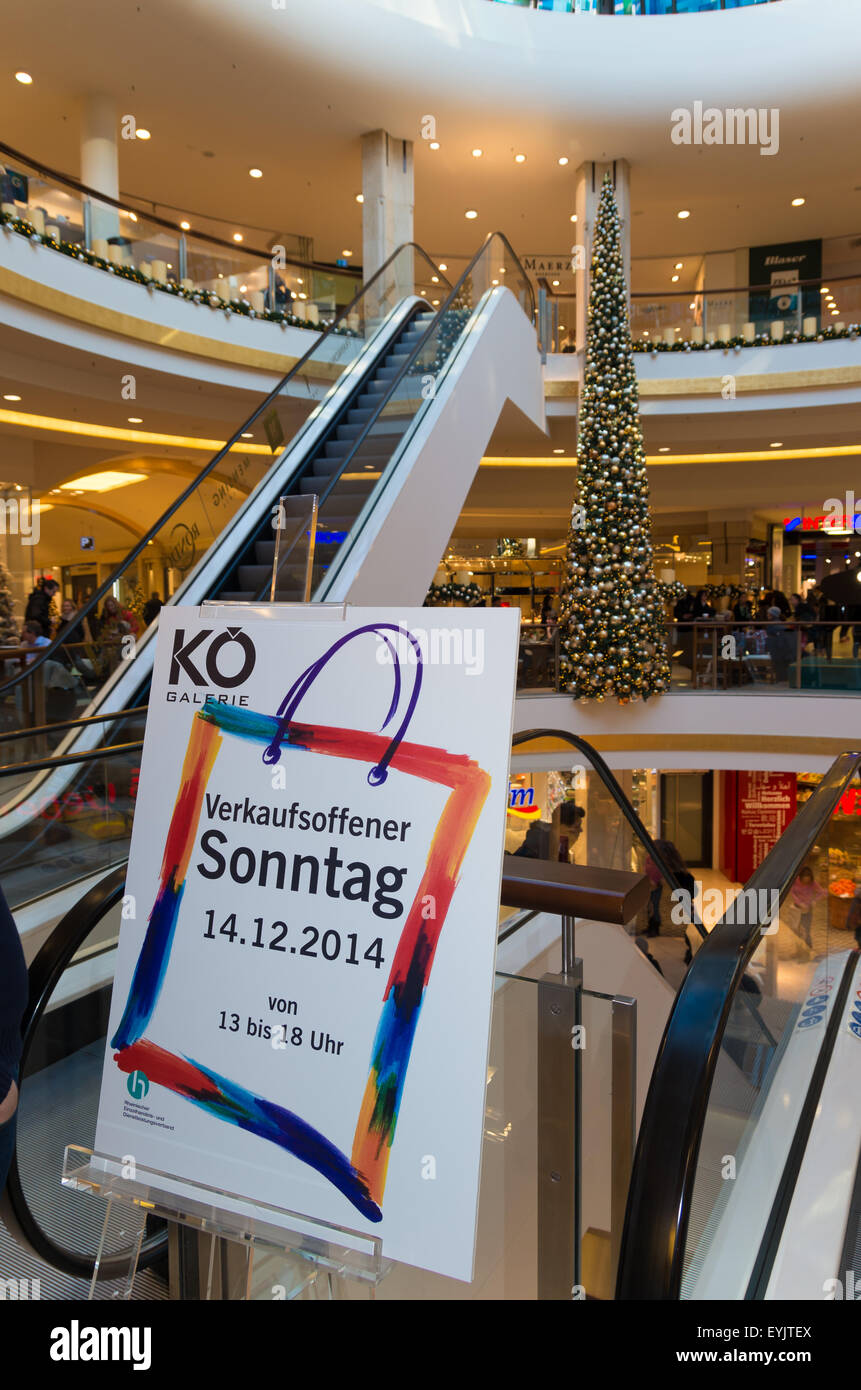 Sonntag vor Weihnachten in der Ko-Galerie, eine der am meisten bekannten einkaufen shopping Stockfoto