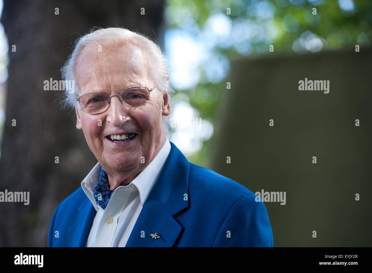 Englische Radio- und Fernsehmoderator und Schauspieler, Nicholas Parsons, erscheinen auf dem Edinburgh International Book Festival. Stockfoto