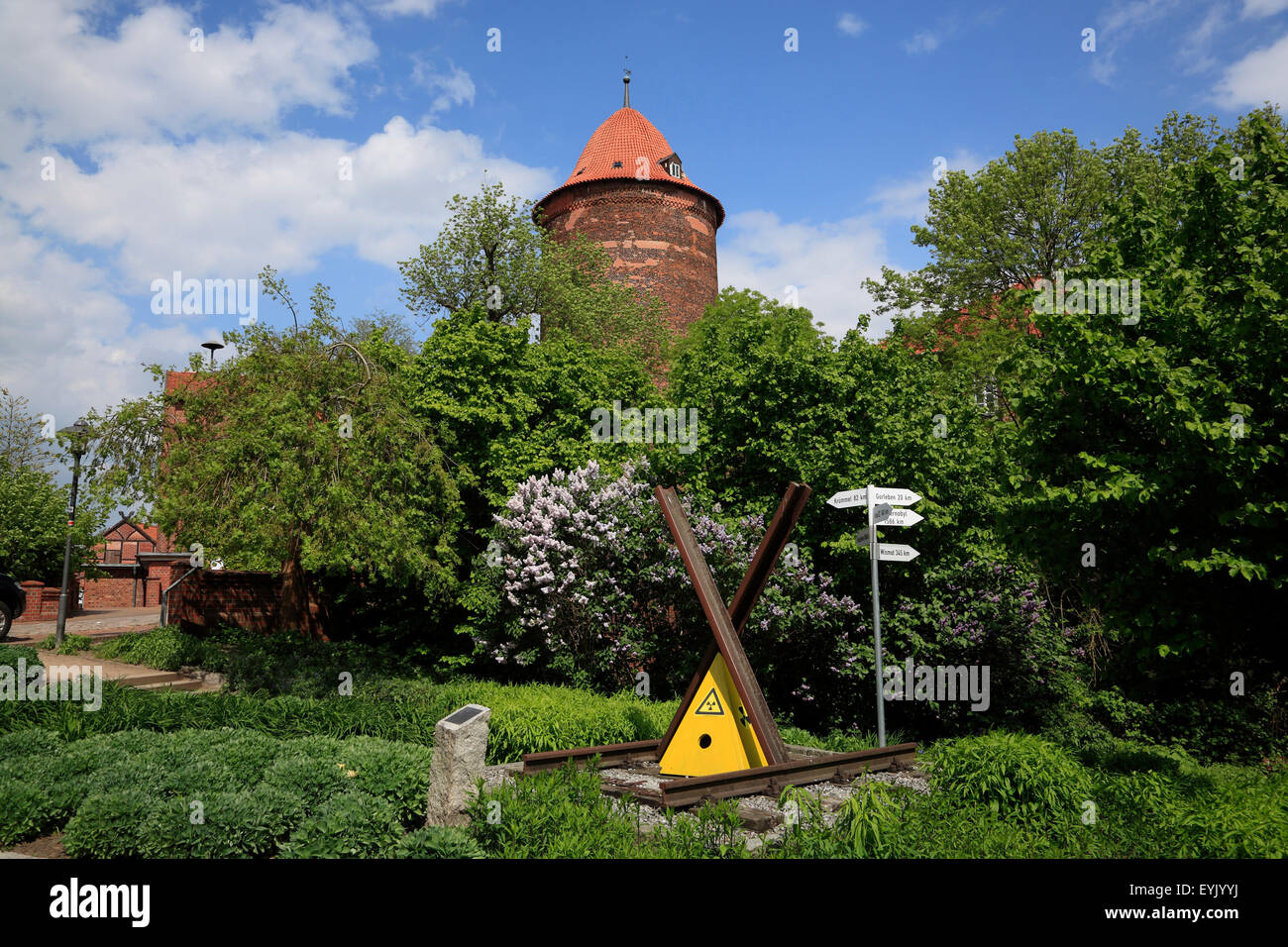 Anti-Atom-Denkmal und Waldemarturm, Dannenberg, Wendland, untere Sachsen, Deutschland, Europa Stockfoto