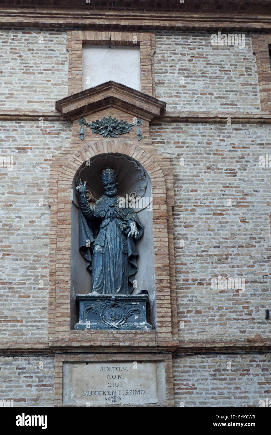 Statue von Papst Sixtus V Stockfoto