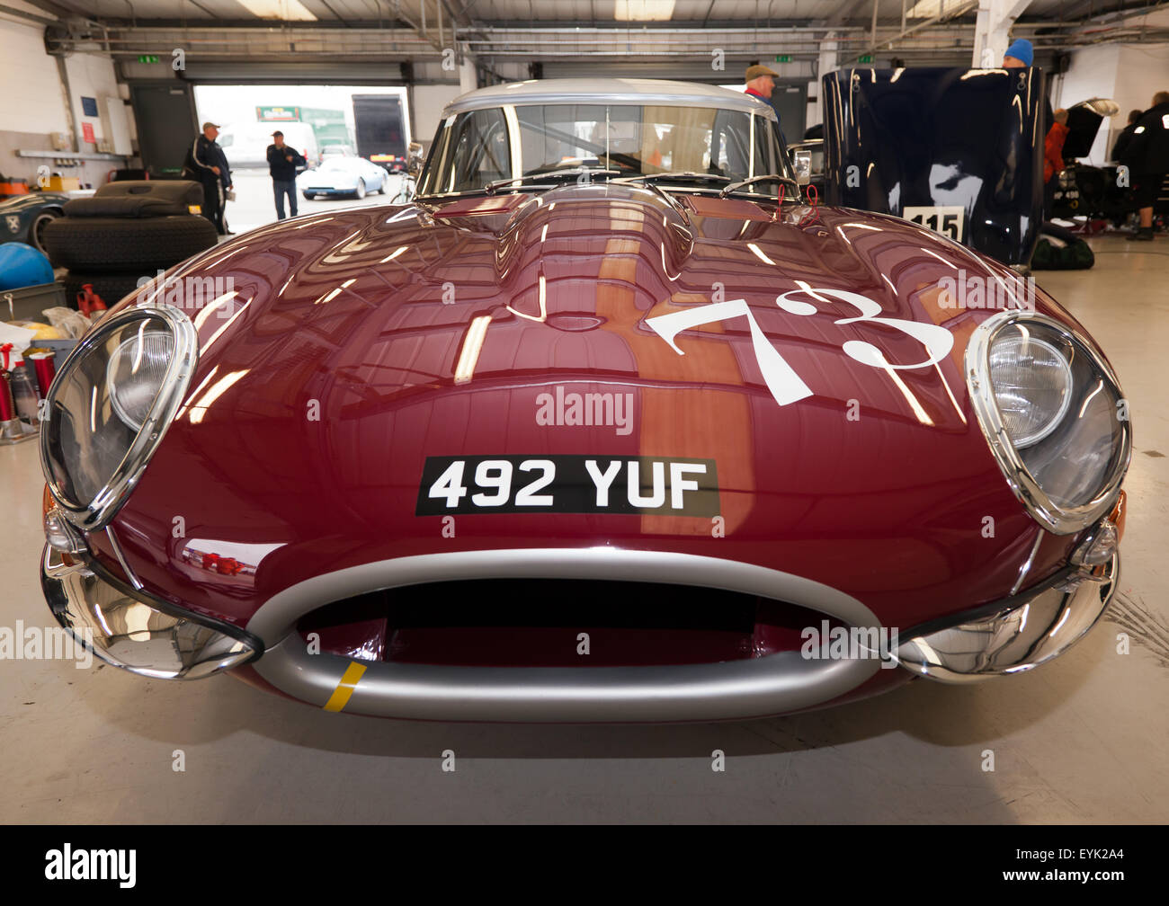 Eine klassische Jaguar E-Type von 1961, in der nationalen Garage in Silverstone. Stockfoto