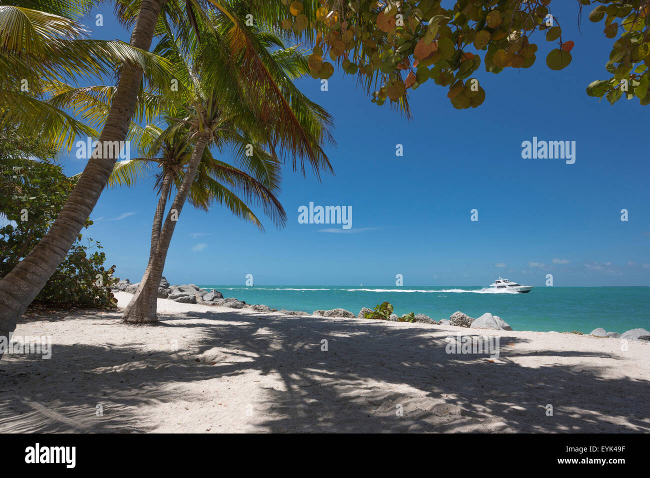 POWERBOAT PÄSSE FORT ZACHARY TAYLOR STATE PARK BEACH KEY WEST FLORIDA USA Stockfoto