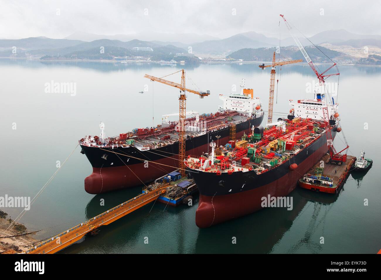 Schiffe im Hafen von GoSeong-Gun, Südkorea Stockfoto