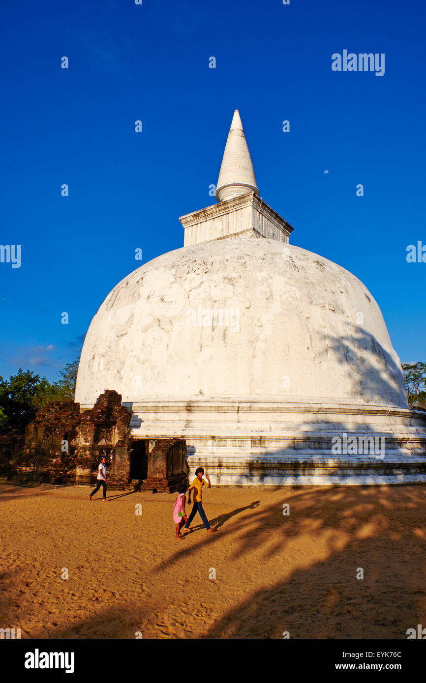 Sri Lanka, Ceylon, North Central Province, antiken Stadt Polonnaruwa, UNESCO-Weltkulturerbe, Kiri Vihara Tempel dagoba Stockfoto