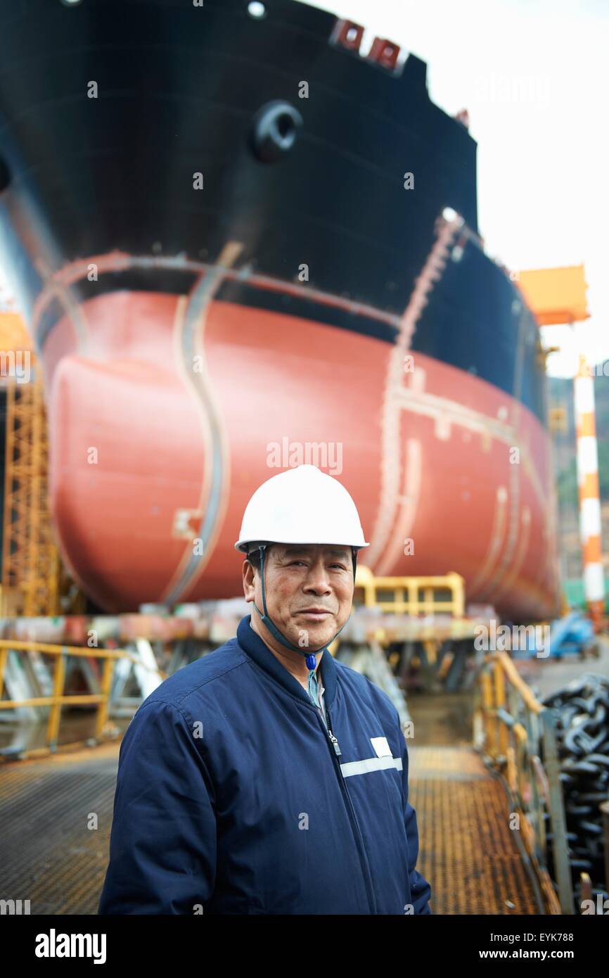 Porträt des männlichen Arbeiters Werft, GoSeong-Gun, Südkorea Stockfoto