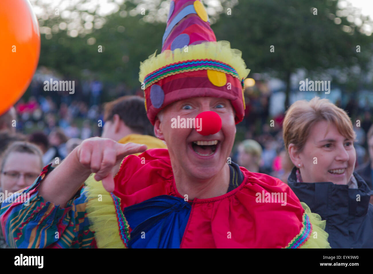 Stockton, UK, Donnerstag, 30. Juli 2015. Eine Straße Theater Darsteller. Bildnachweis: Andrew Nicholson/Alamy Live-Nachrichten Stockfoto