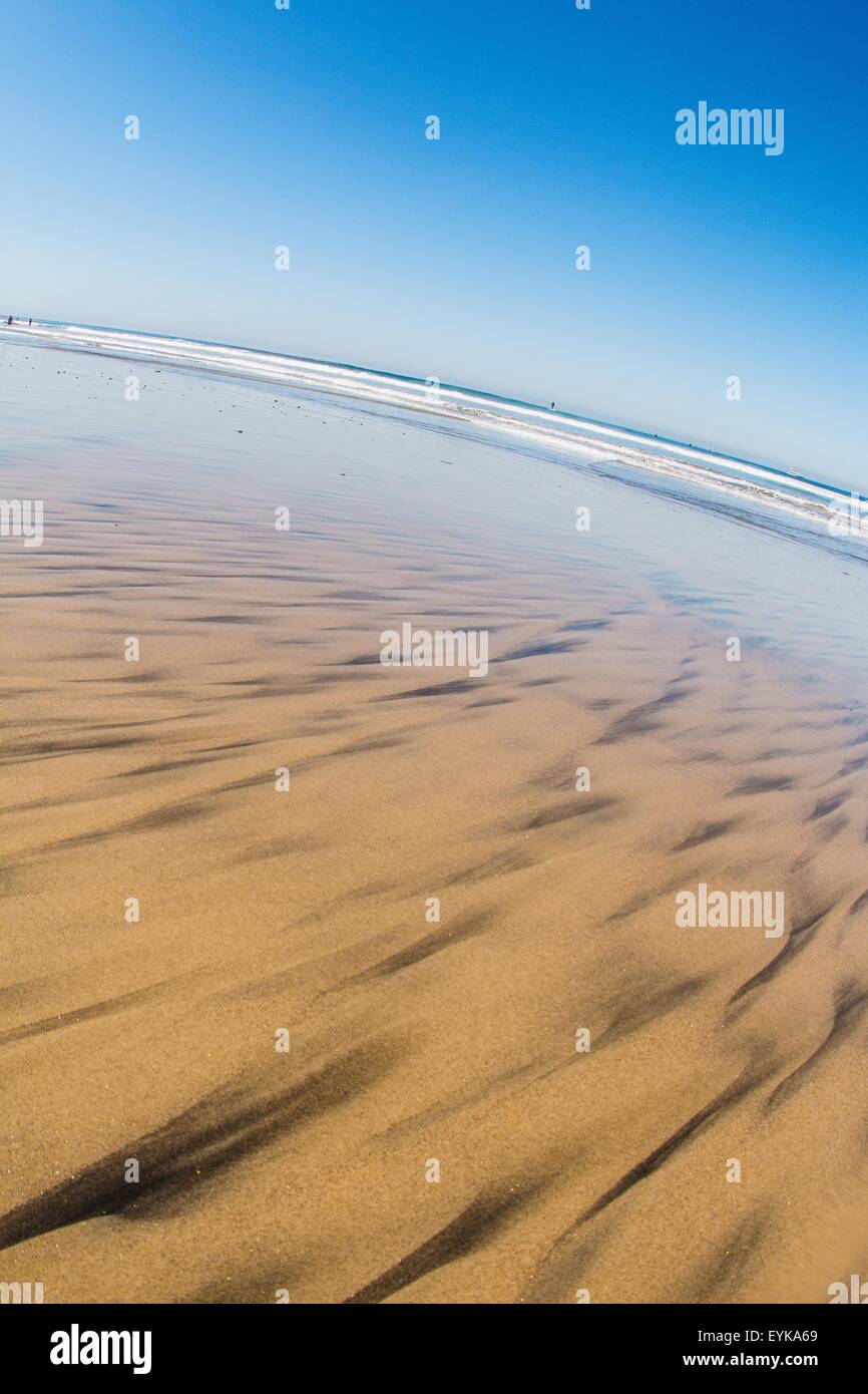 Sand und Meer in Ferne Stockfoto