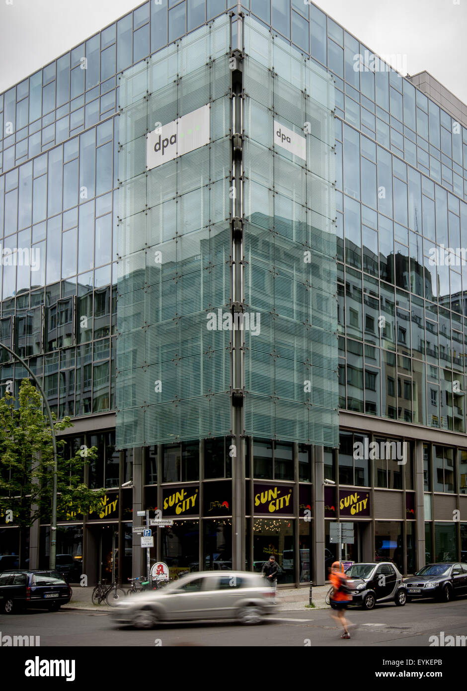 Das Gebäude der zentralen Redaktionen der Dpa Deutsche Presse Agentur GmbH, die deutsche Presse-Agentur in Berlin, Deutschland, 30. Juli 2015. FOTO: MICHAEL KAPPELER/DPA Stockfoto