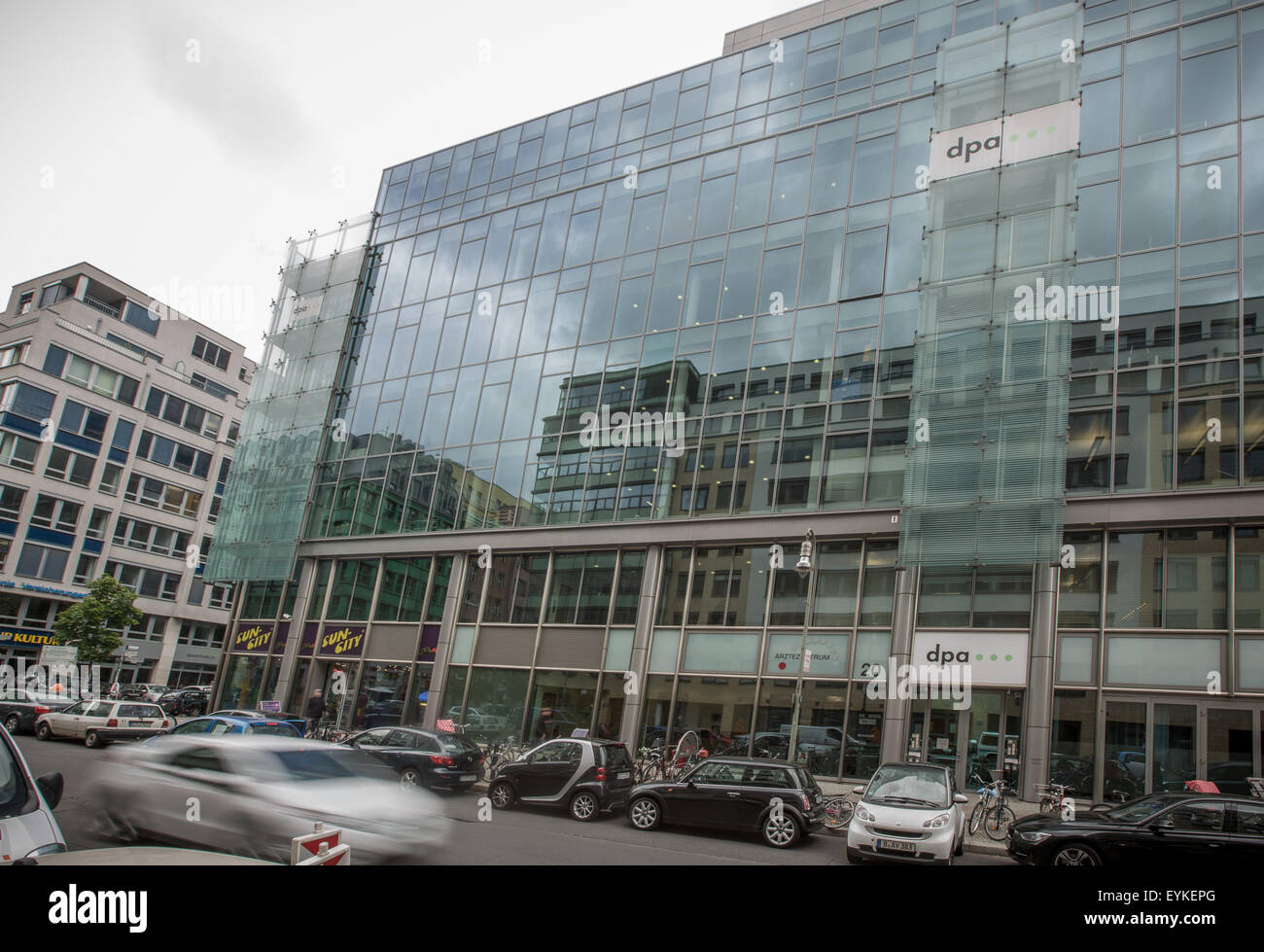 Das Gebäude der zentralen Redaktionen der Dpa Deutsche Presse Agentur GmbH, die deutsche Presse-Agentur in Berlin, Deutschland, 30. Juli 2015. FOTO: MICHAEL KAPPELER/DPA Stockfoto