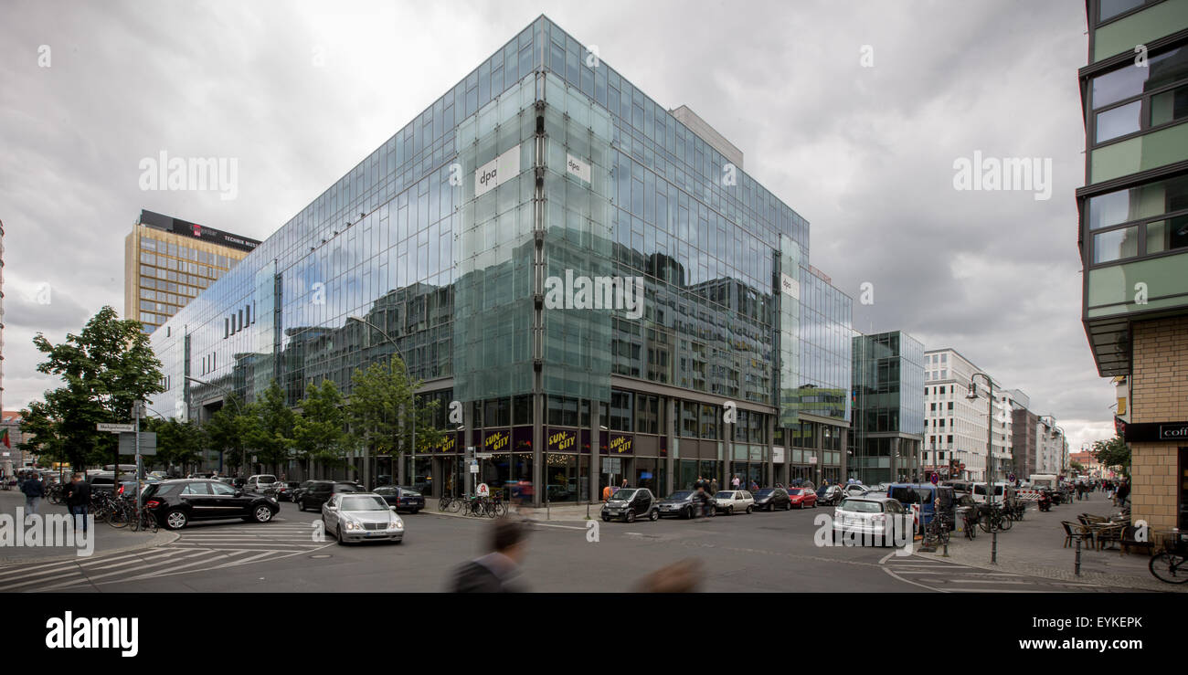 Das Gebäude der zentralen Redaktionen der Dpa Deutsche Presse Agentur GmbH, die deutsche Presse-Agentur in Berlin, Deutschland, 30. Juli 2015. FOTO: MICHAEL KAPPELER/DPA Stockfoto