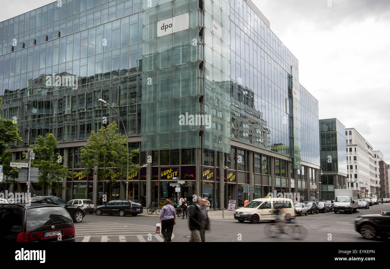 Das Gebäude der zentralen Redaktionen der Dpa Deutsche Presse Agentur GmbH, die deutsche Presse-Agentur in Berlin, Deutschland, 30. Juli 2015. FOTO: MICHAEL KAPPELER/DPA Stockfoto