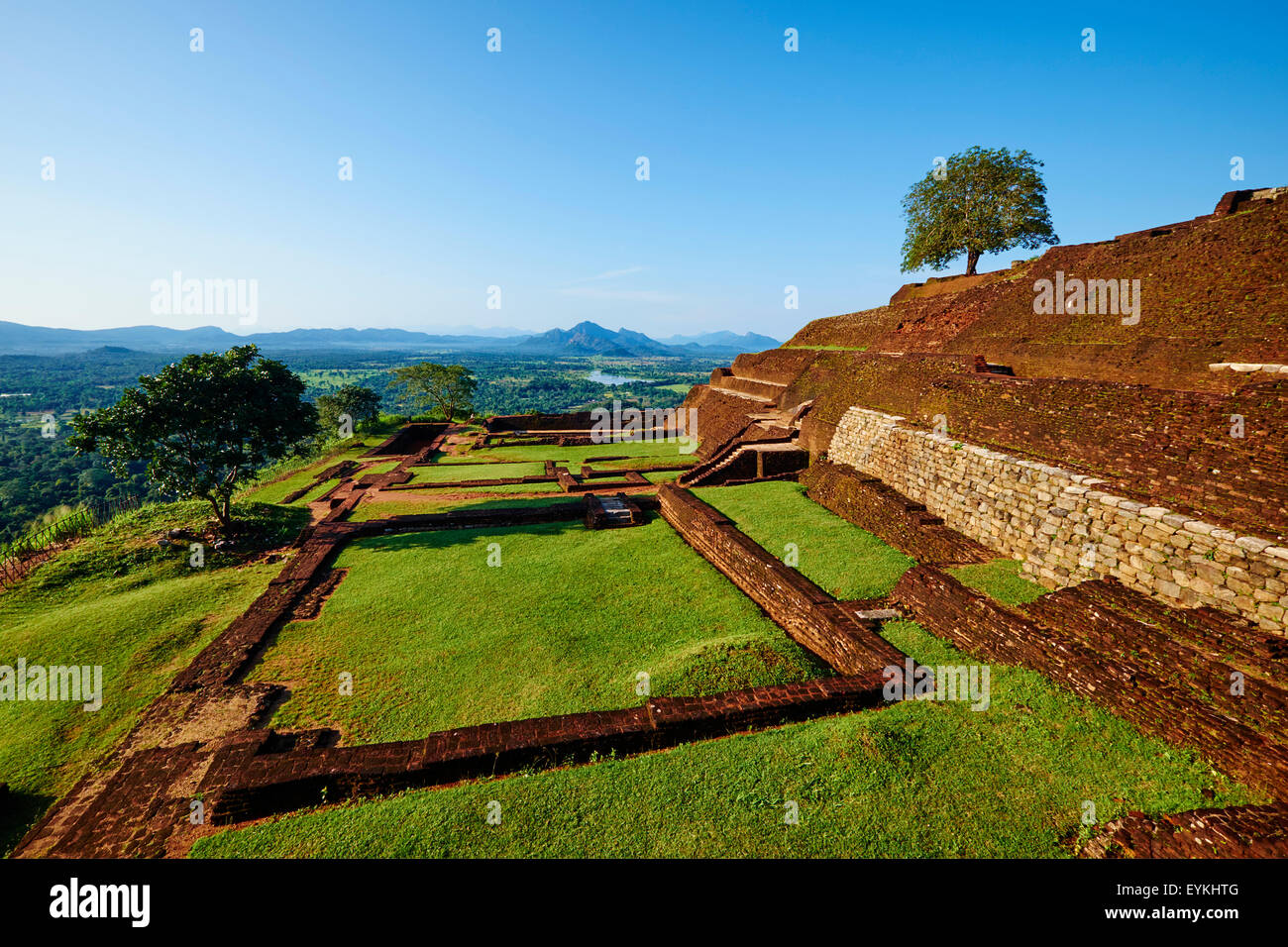 Sri Lanka, Ceylon, North Central Province, Felsenfestung Sigiriya Löwe, UNESCO-Weltkulturerbe, Ruinen der königlichen Palast von Kas Stockfoto