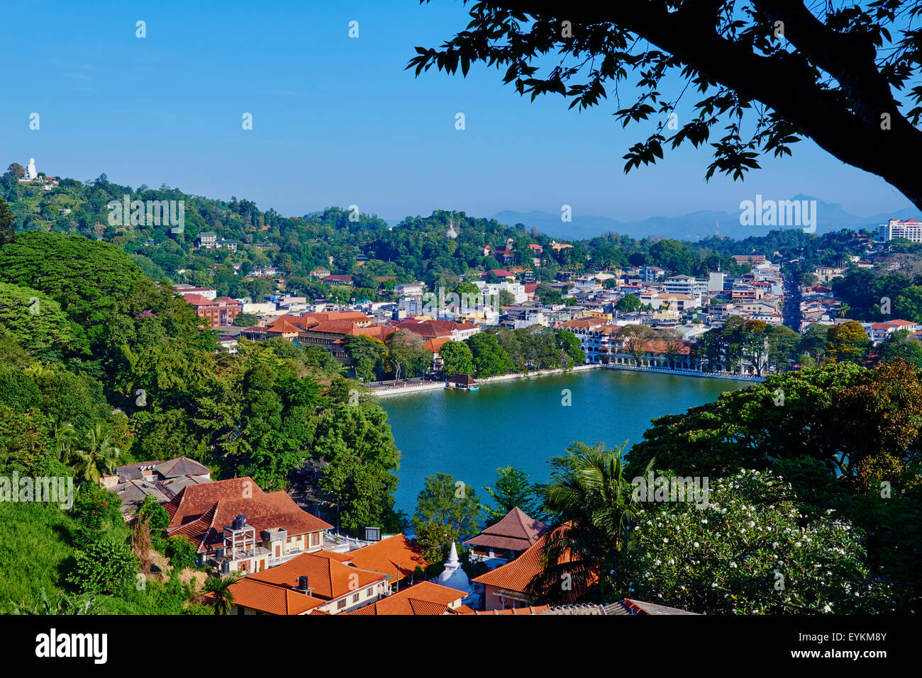 Sri Lanka, Ceylon, North Central Province, Kandy, UNESCO-Weltkulturerbe-Stadt, Blick auf die Stadt und den See Stockfoto