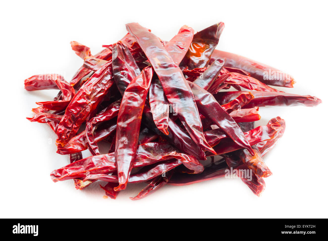 große Getrocknete Chilischoten auf weißem Hintergrund Stockfoto