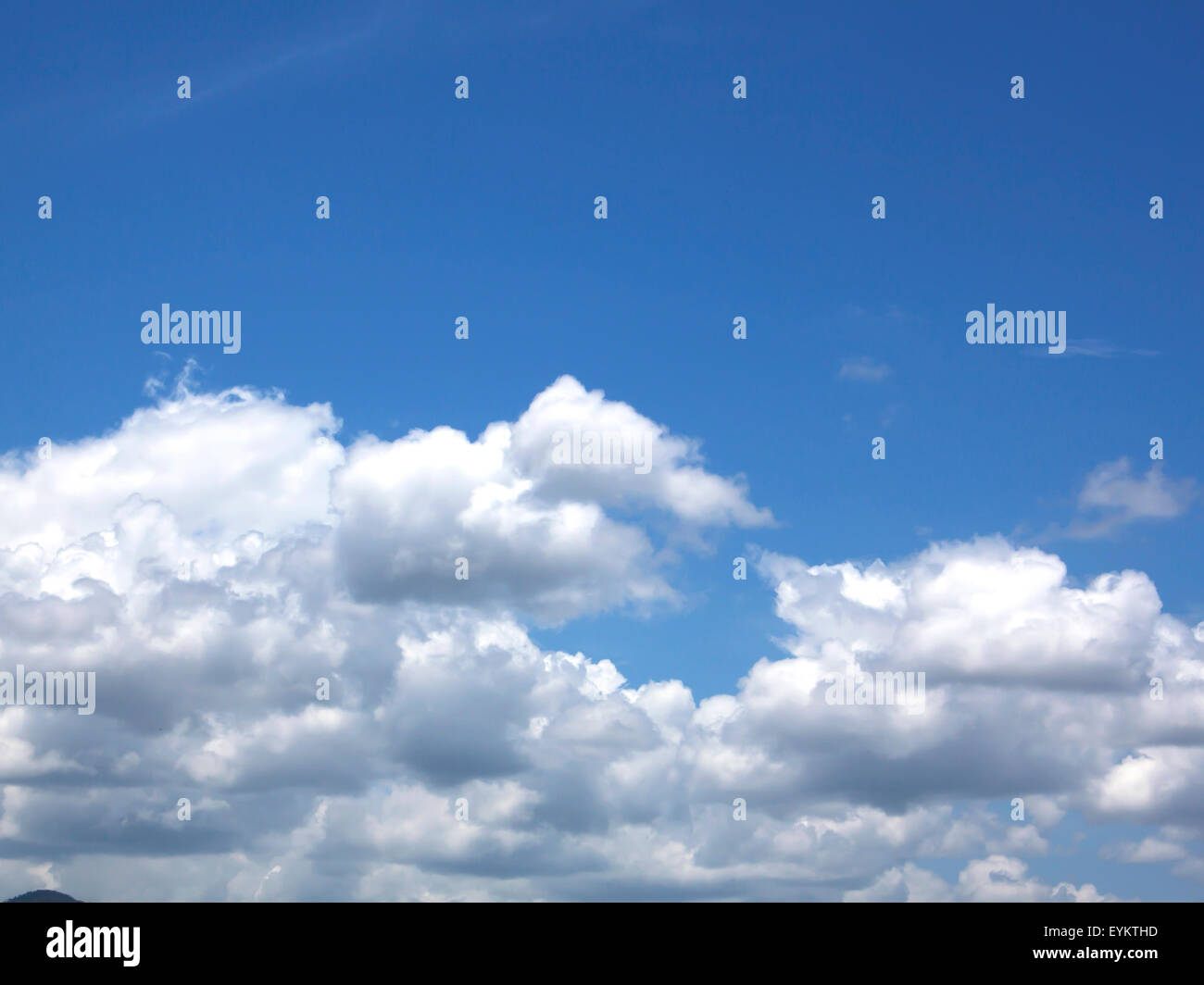Blauer Himmel Frischluft Natur abstrakten Hintergrund Ozon. Stockfoto