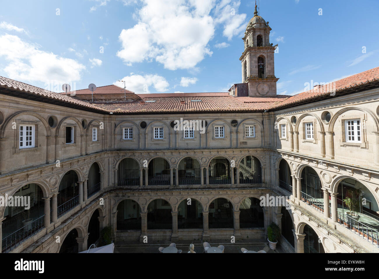Kreuzgang im Inneren der Parador de Monforte de Lemos, Lugo Provinz, Galicien, Spanien Stockfoto
