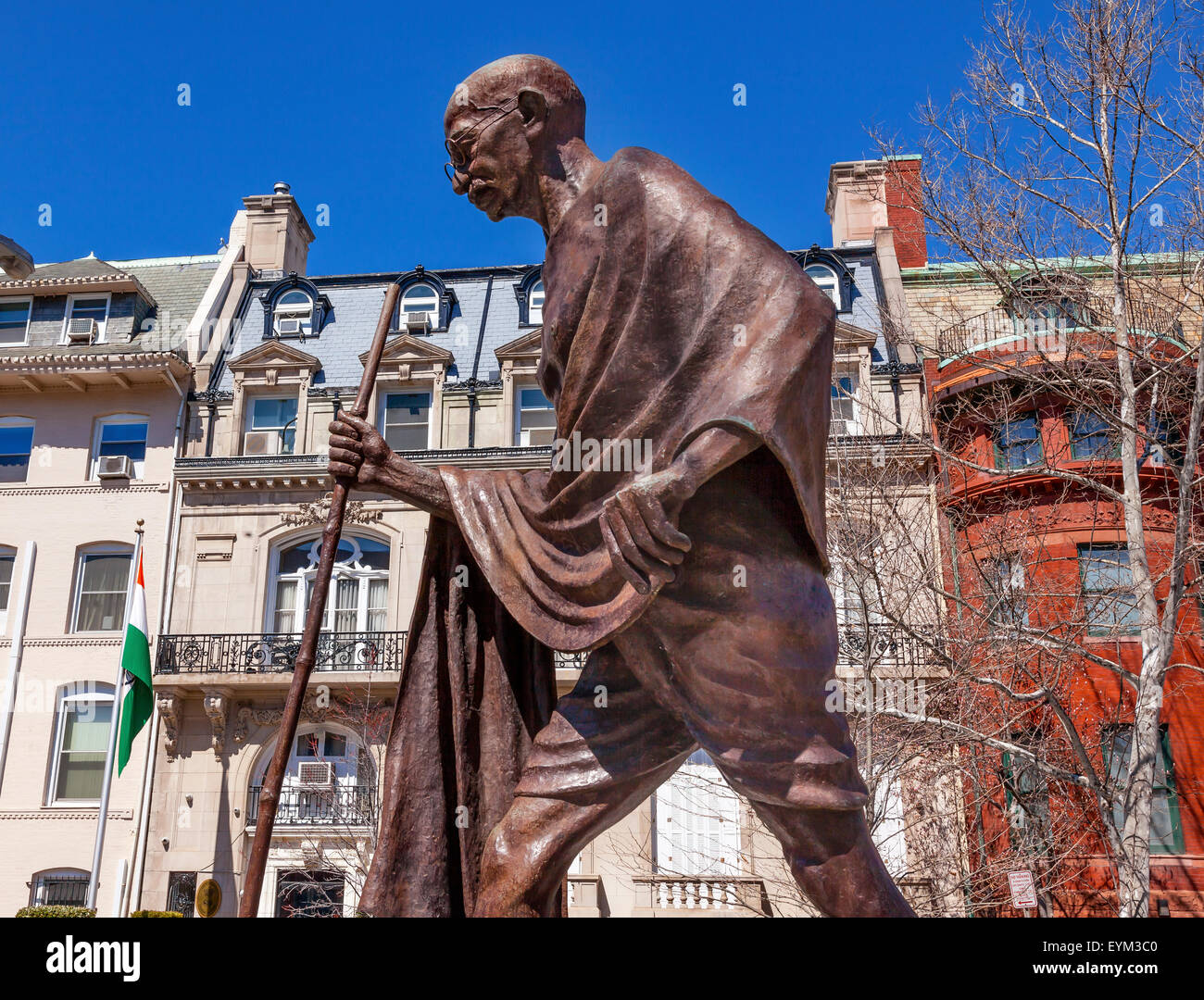Mohandas Mahatma Gandhi öffentliche Statue vor der indischen Botschaft Embassy Row Massachusetts Ave Washington DC. Stockfoto