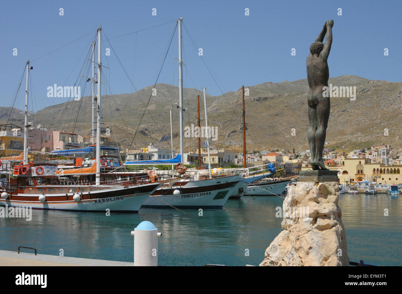 Pothia, südliche Ägäis, Griechenland, Kalymnos, Pothea, Hafen, Skulptur, Schiffe, Stockfoto