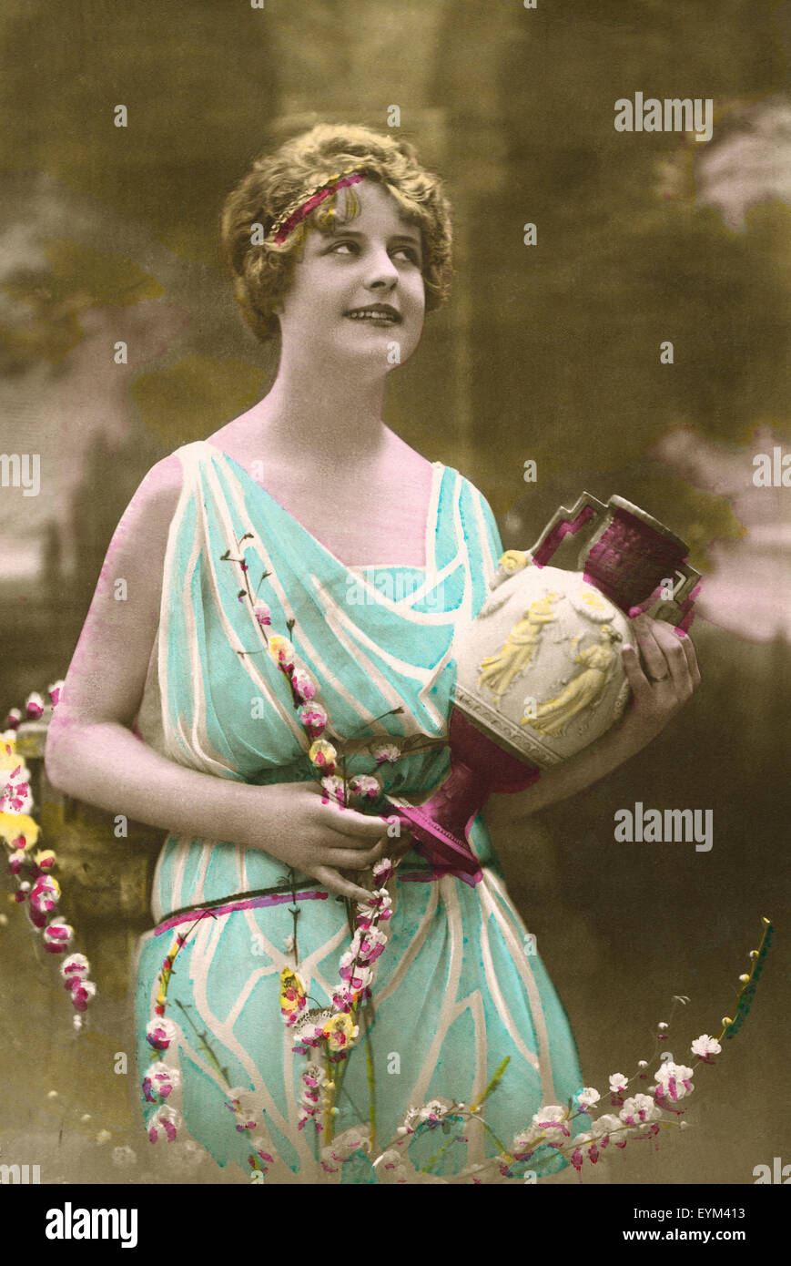 Postkarte, historisch, Frau mit griechischen Amphoren, blühende Zweige, Stockfoto