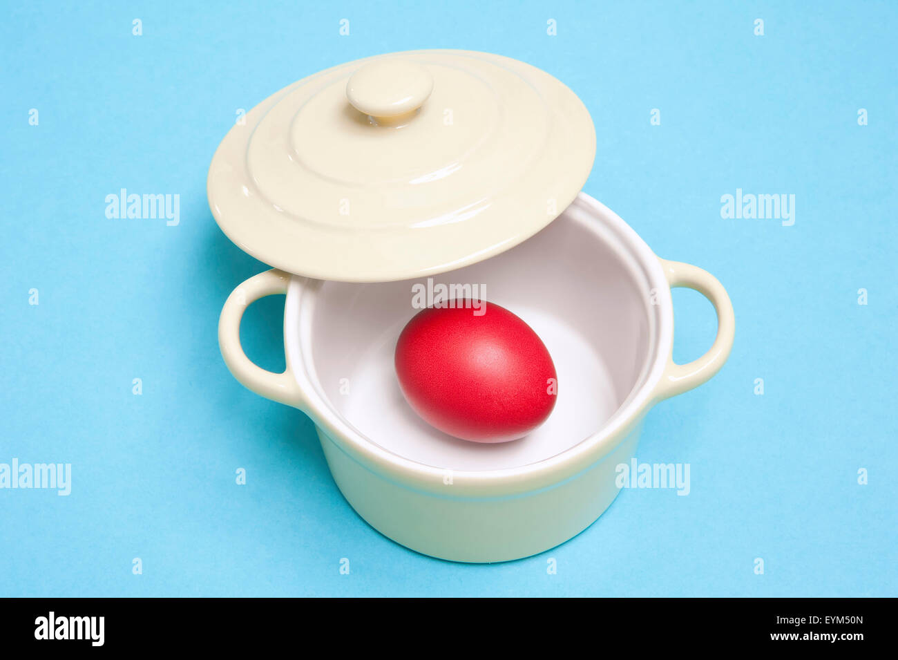 Topf, Ei, rot, Ostern, Stockfoto