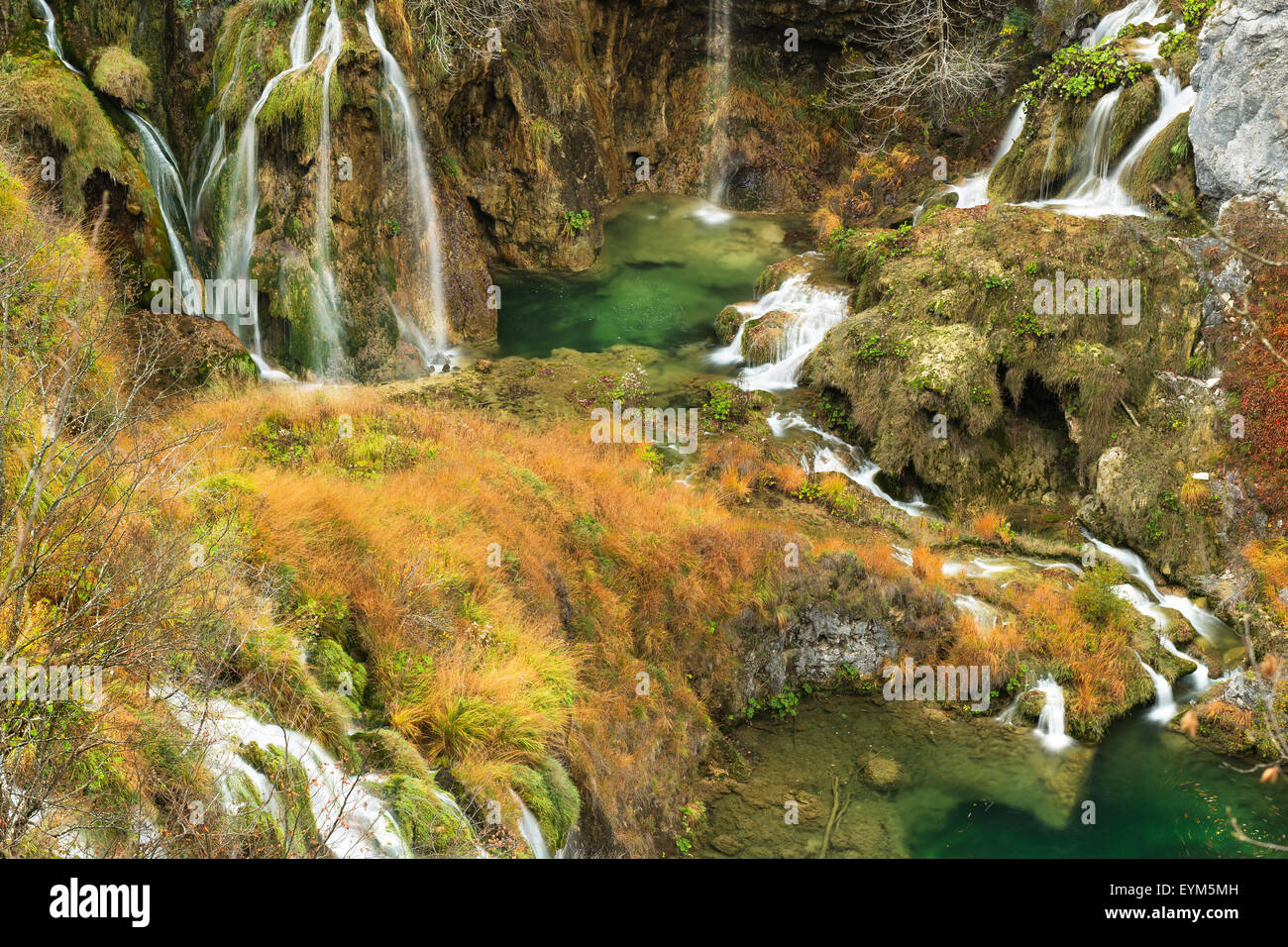 Plitvicer Seen, Sonne, Licht, Wasser, grün, Herbst, Wasserfall, Kroatien, Stockfoto
