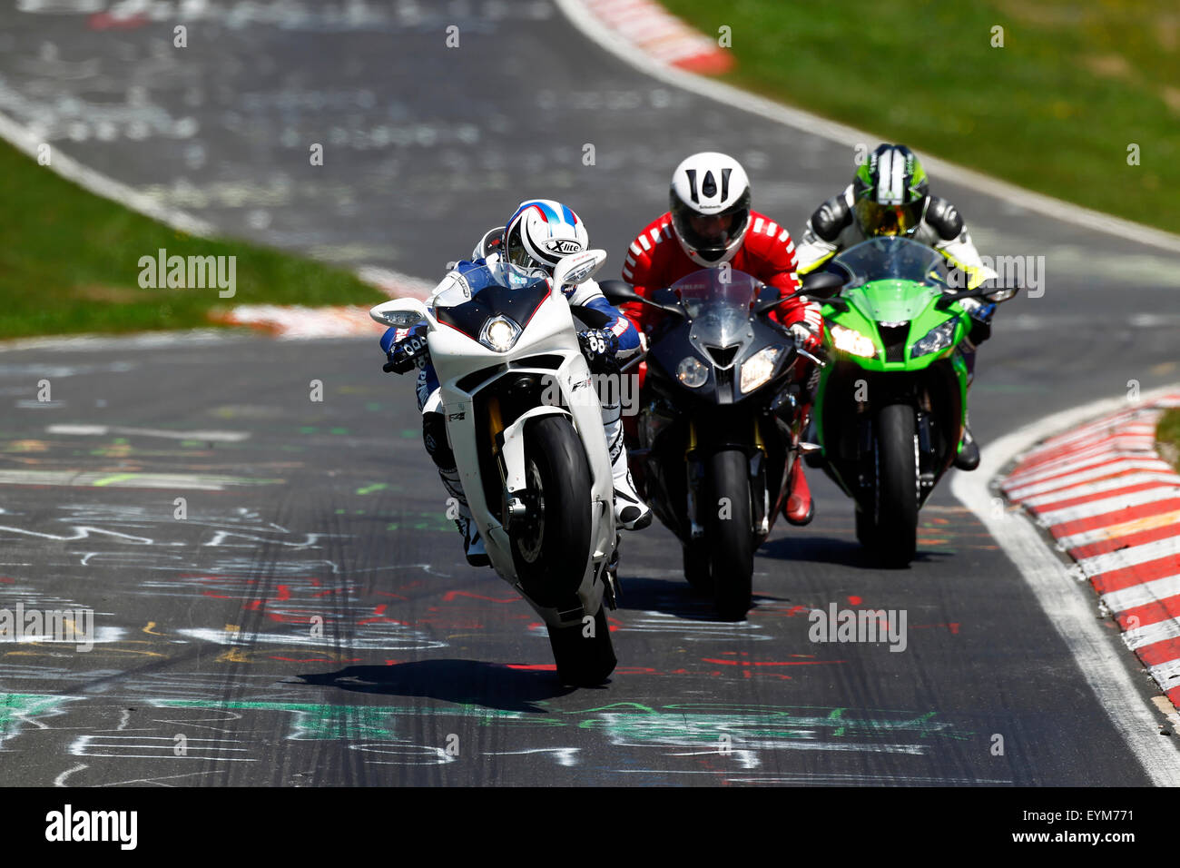 Gruppe von Motorrädern auf der Rennstrecke Nürburgring, 200 PS Motorräder, Stockfoto