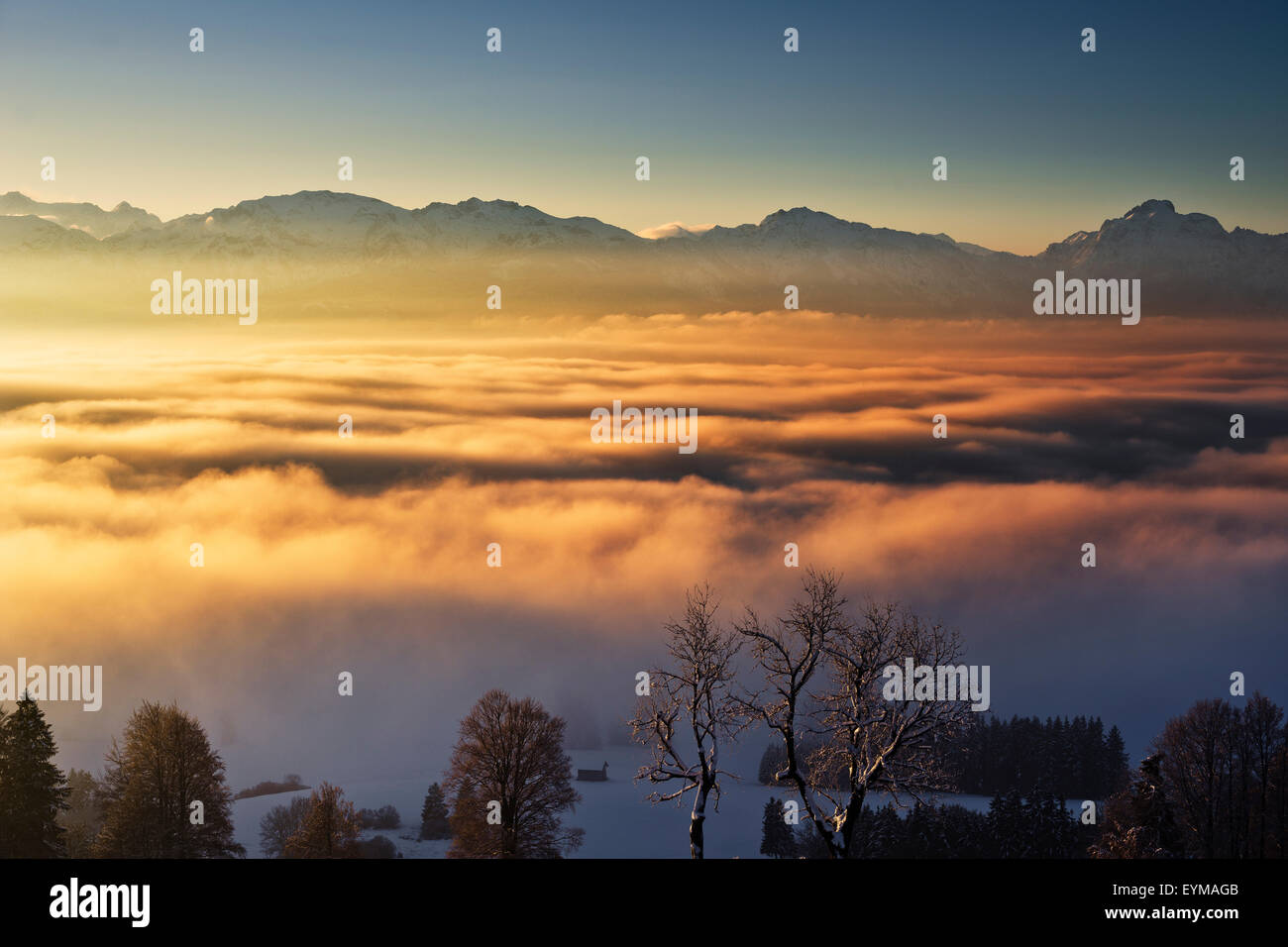 Berg, Ansicht, Nebel, Wolken, Licht, Alpen, Himmel, Farbe, Allgäu Stockfoto