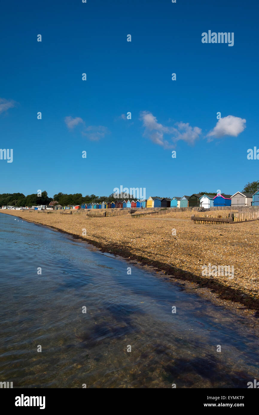 Calshot Strand und Strandhütten am Calshot in Hampshire UK Stockfoto