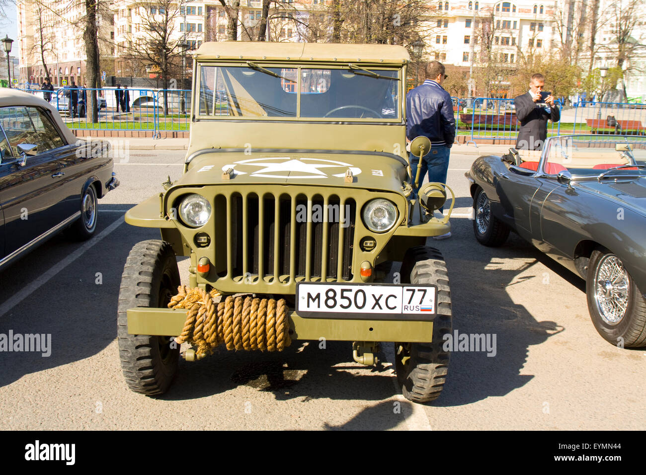 Moskau - 27. April 2014: Retro-Auto Willys MB von 1963 im Rallye von klassischen Autos, organisiert von russischen Club von klassischen Aut Stockfoto