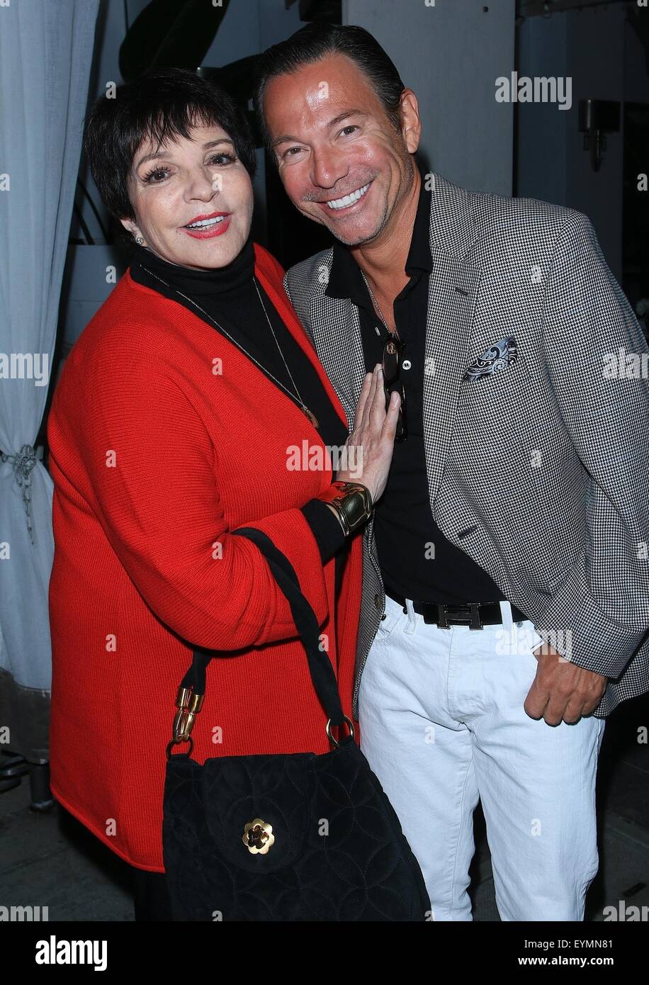 Liza Minnelli besucht Villa Blanca Restaurant mit Beverly Hills: Liza Minnelli Where: Los Angeles, California, Vereinigte Staaten von Amerika bei: 30. Mai 2015 Stockfoto