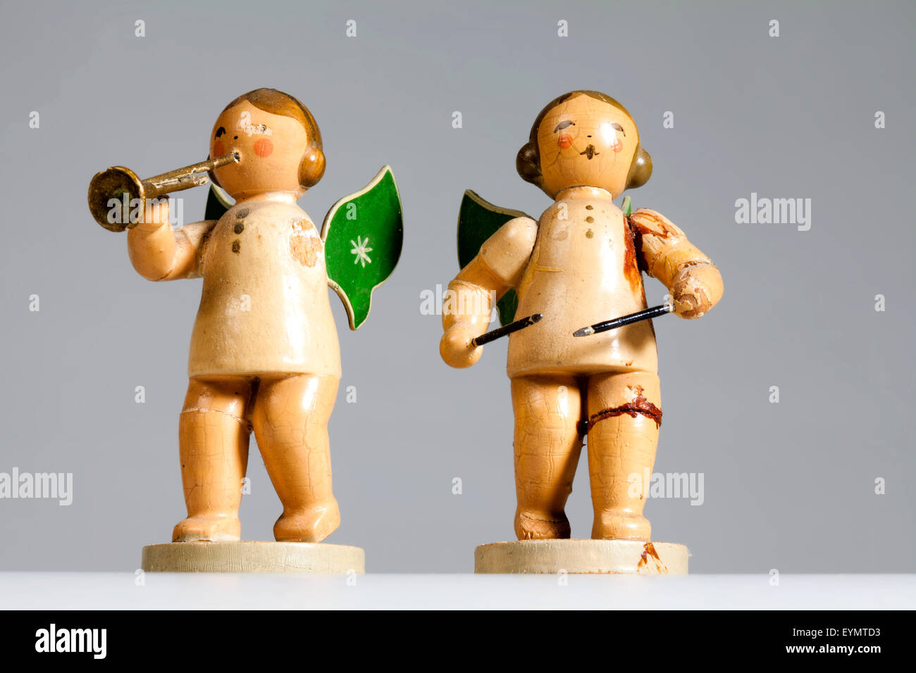 Engel spielen Musikinstrumente aus dem Erzgebirge, Deutschland, Europa, Kaputte Musizierende Engel aus Dem Erzg gebrochen Stockfoto