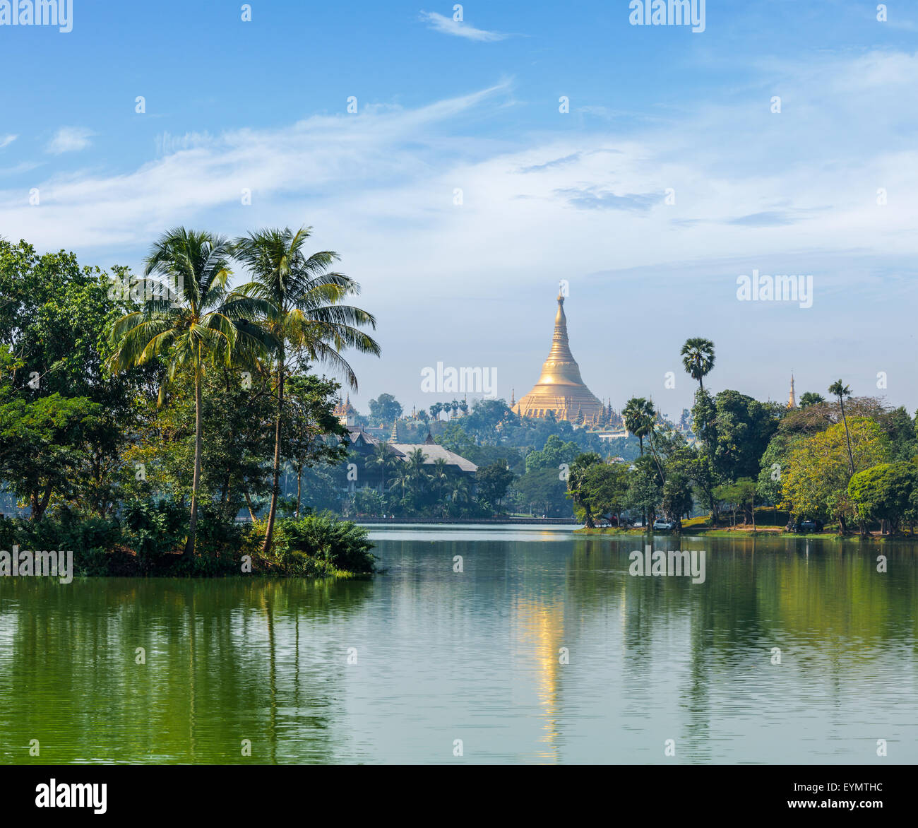 Reisen Myanmar Tourismus Hintergrund - Ansicht der Shwedagon-Pagode über Kandawgyi See in Yangon, Birma-Myanmar Stockfoto
