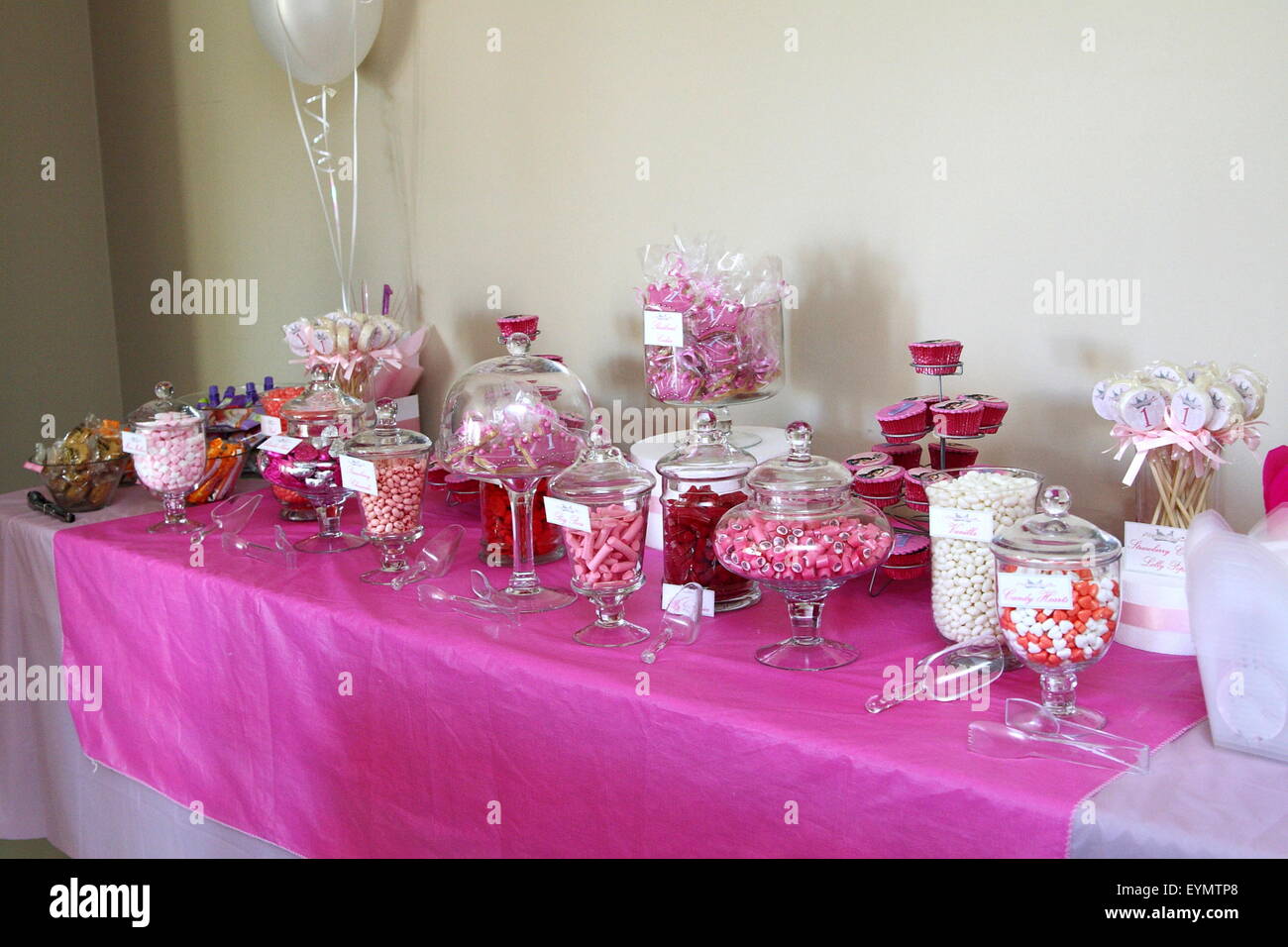 Bonbons oder Lutscher Buffet-Tisch auf einer party Stockfoto