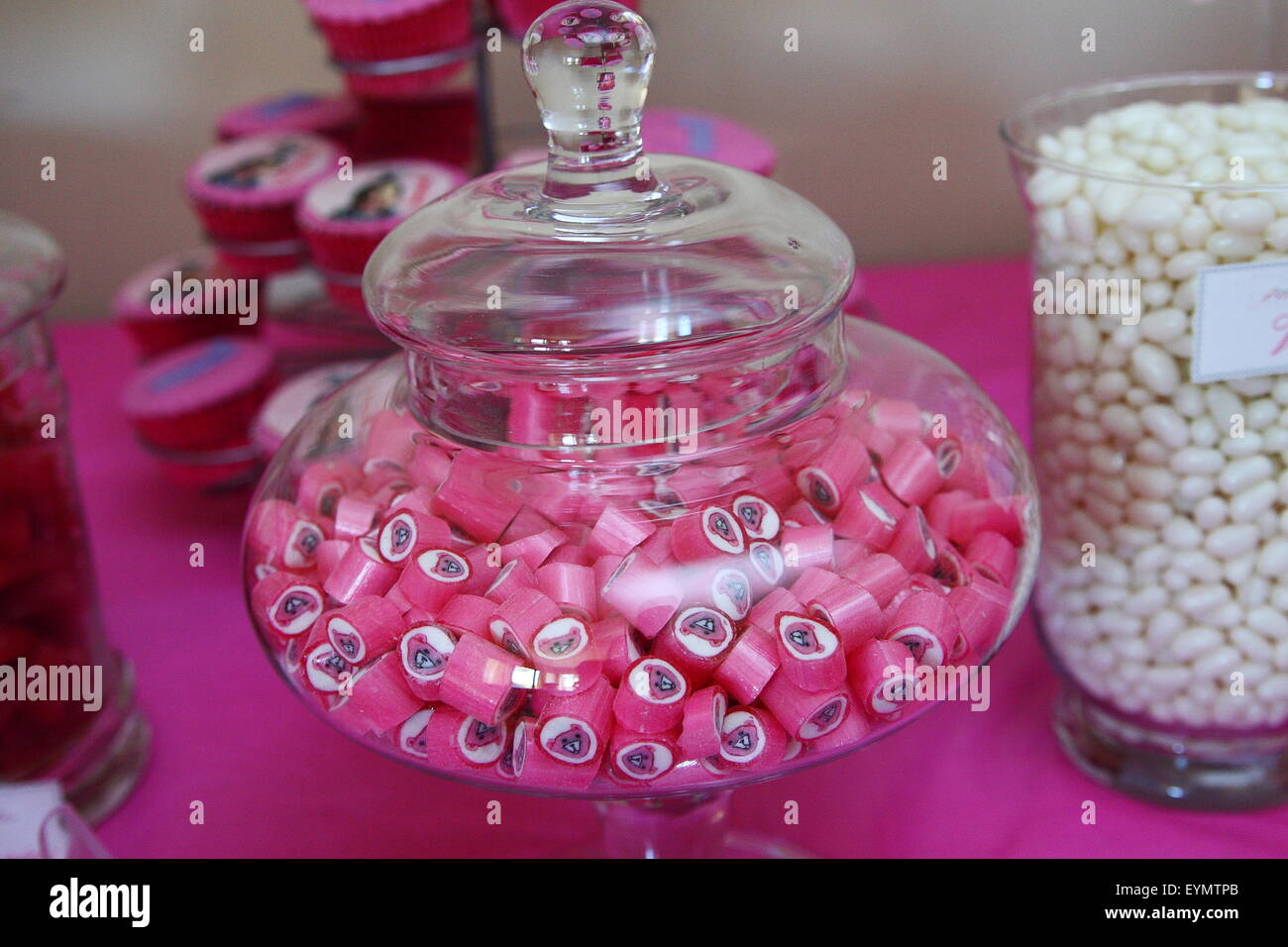 Bonbons oder Lutscher Buffet-Tisch auf einer party Stockfoto