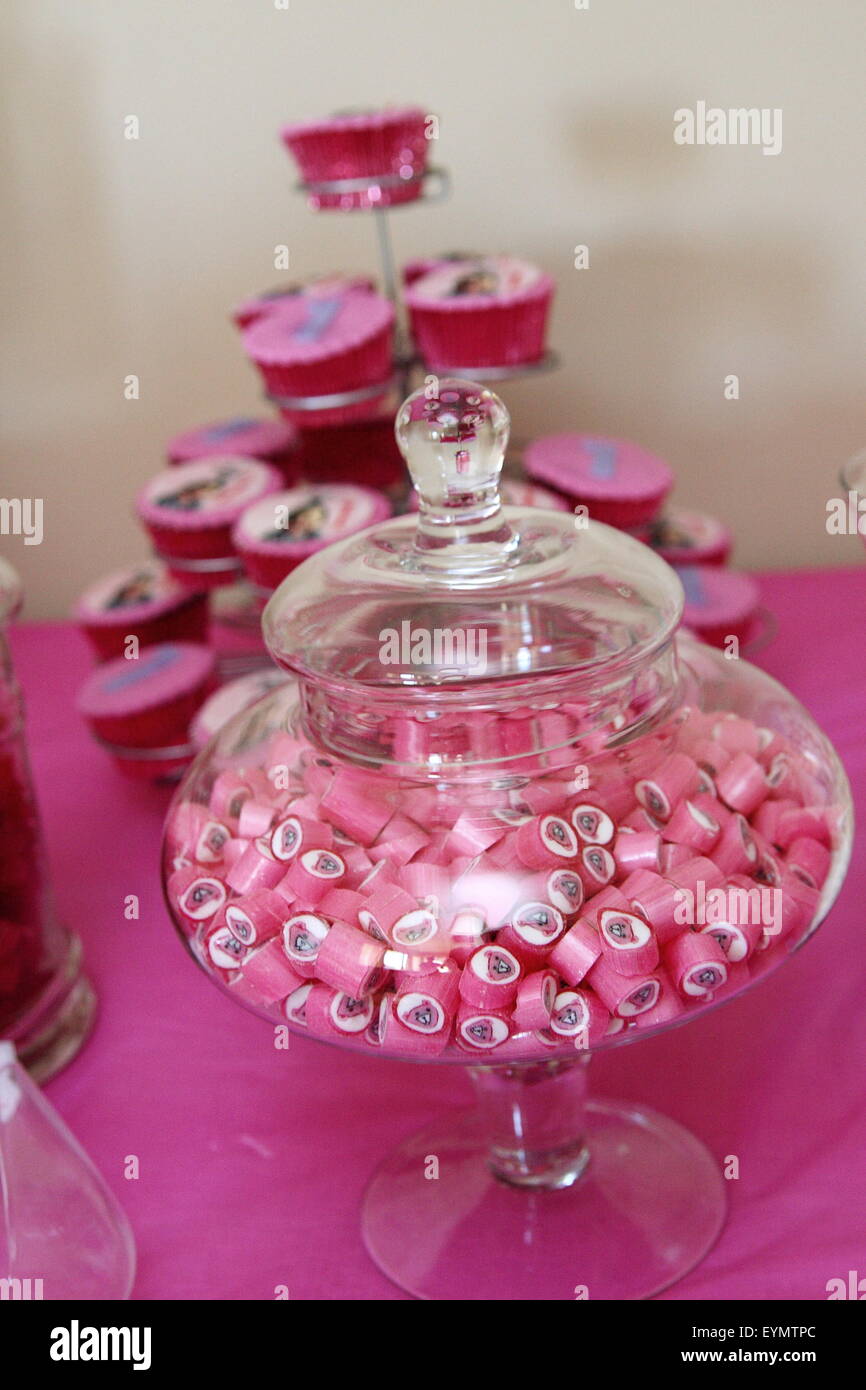 Bonbons oder Lutscher Buffet-Tisch auf einer party Stockfoto