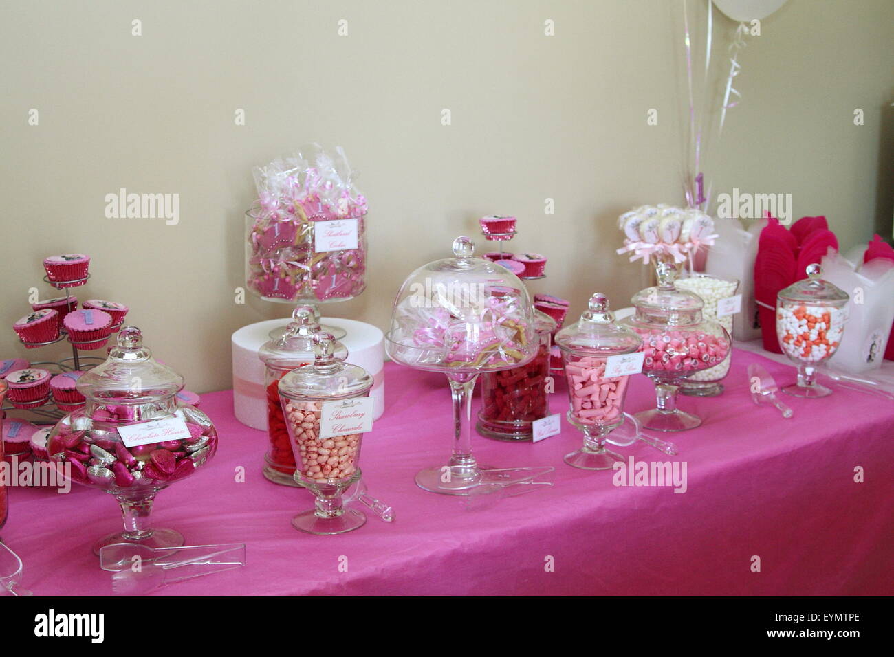 Bonbons oder Lutscher Buffet-Tisch auf einer party Stockfoto