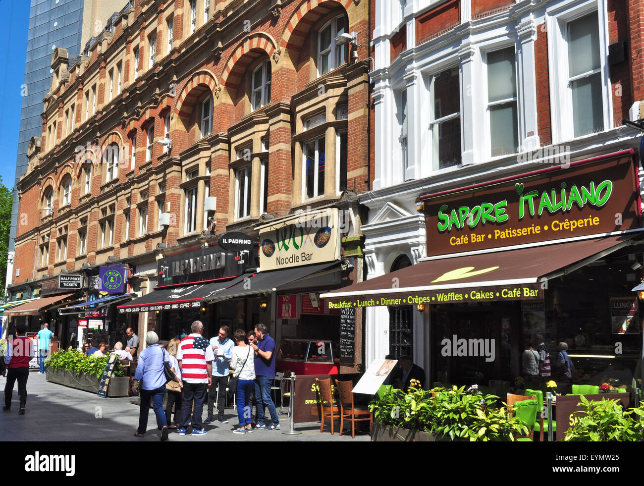 Geschäfte und Restaurants, Irving Street (in der Nähe von Leicester Square), London, England, UK Stockfoto