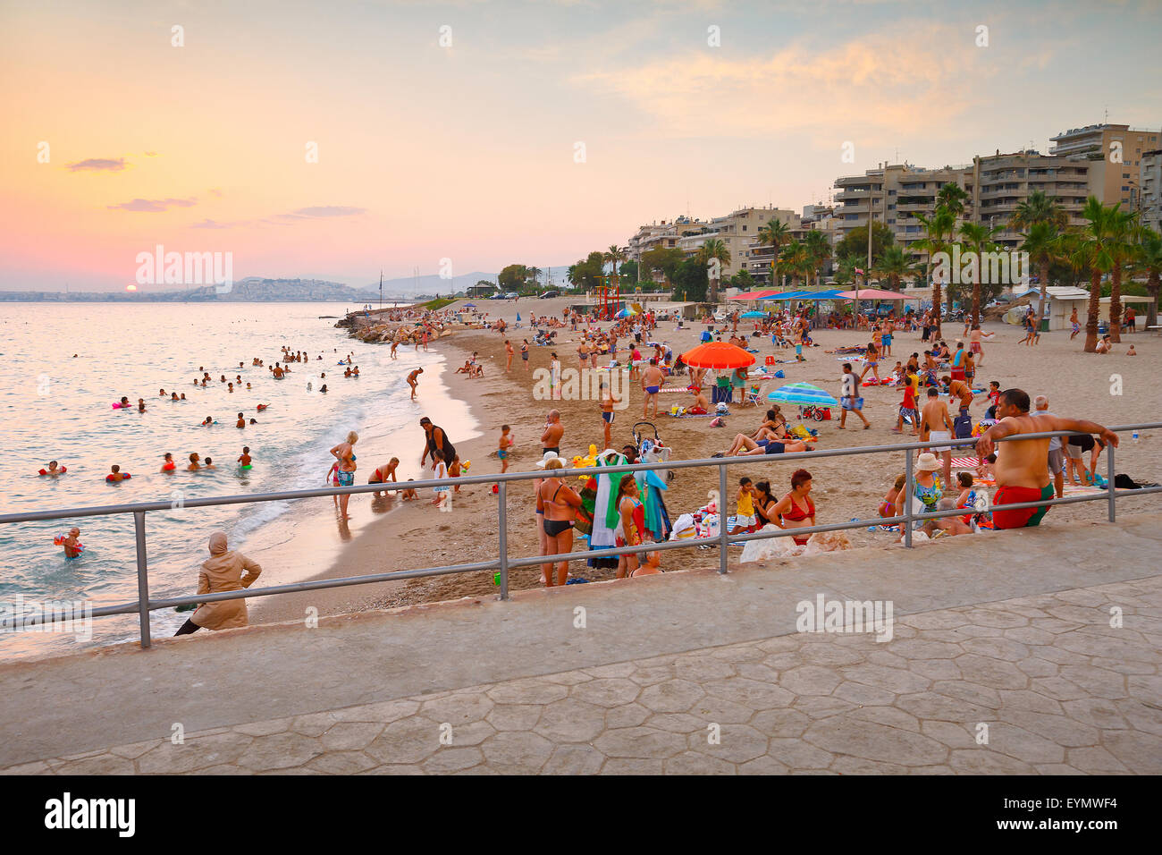 Strand in Palaio Faliro in Athen, Griechenland Stockfoto