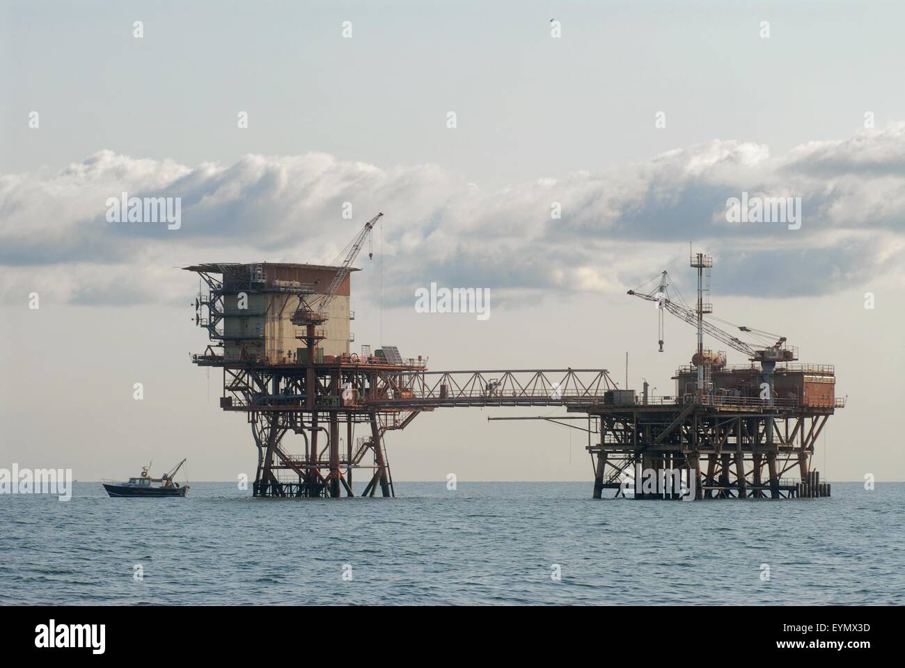 Plattformen für die Gewinnung von Erdöl und Erdgas in Adria Offshore-Ravenna (Italien) Stockfoto