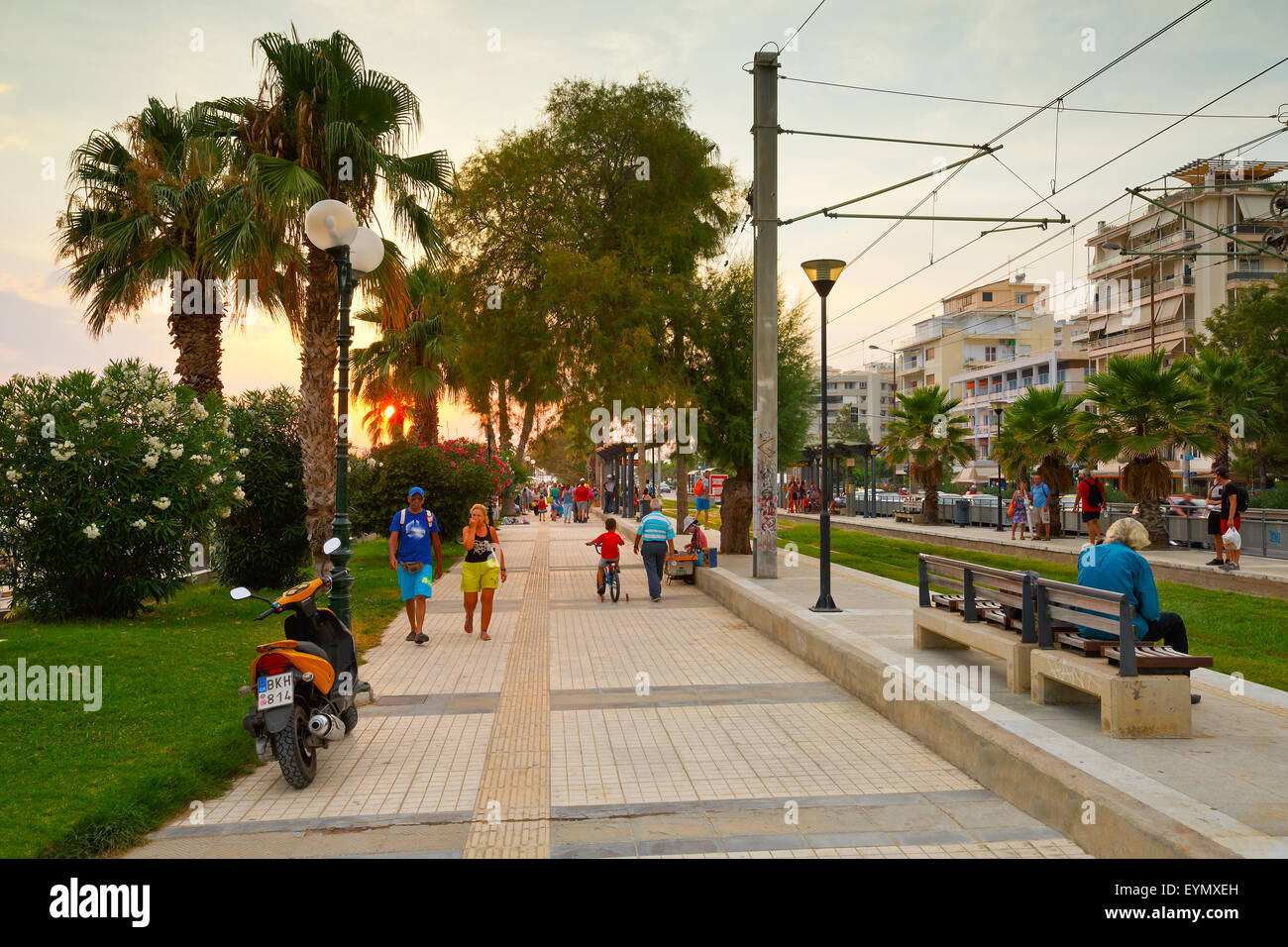 Gehweg an der Küste von Athen in Palaio Faliro, Griechenland Stockfoto